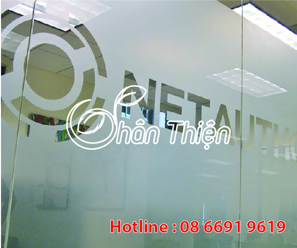 Cắt chữ dán kính – cắt in logo văn phòng công ty